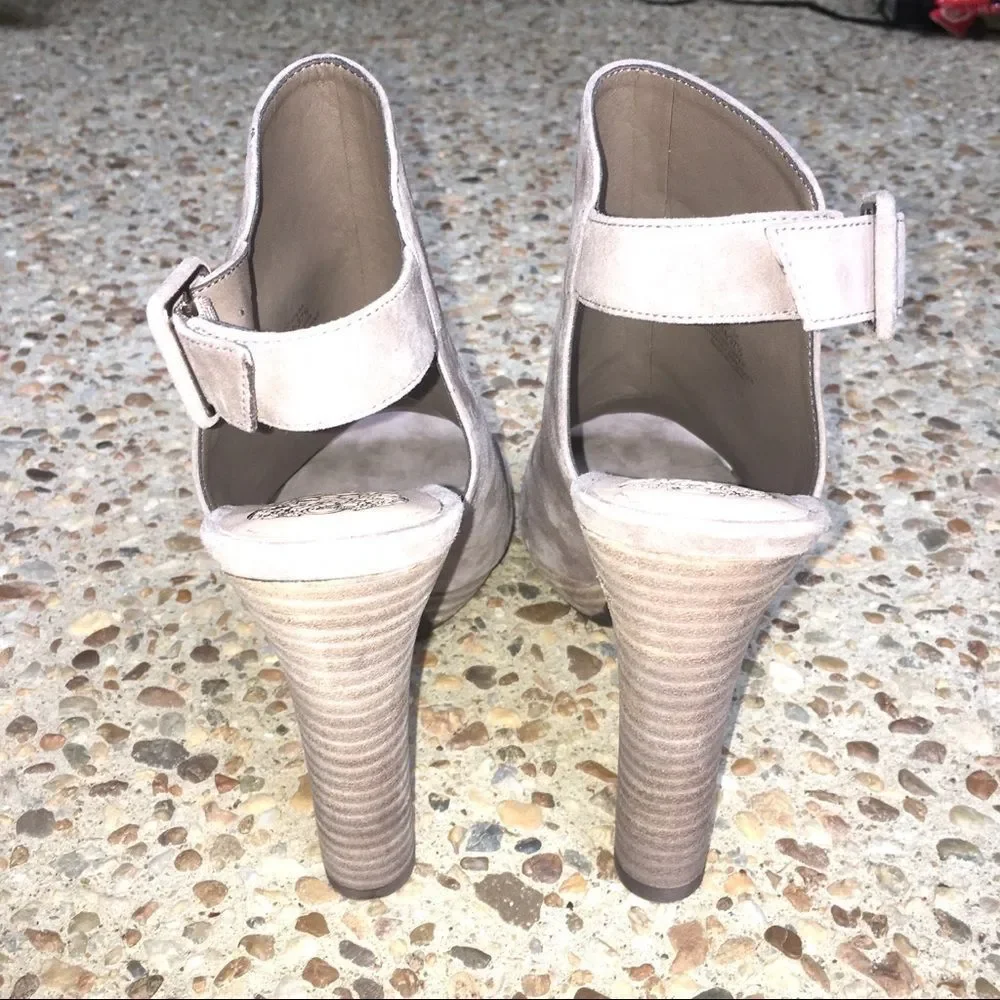 NWOB Vince Camuto Gilsa Suede Peep Toe Booties Size 10
